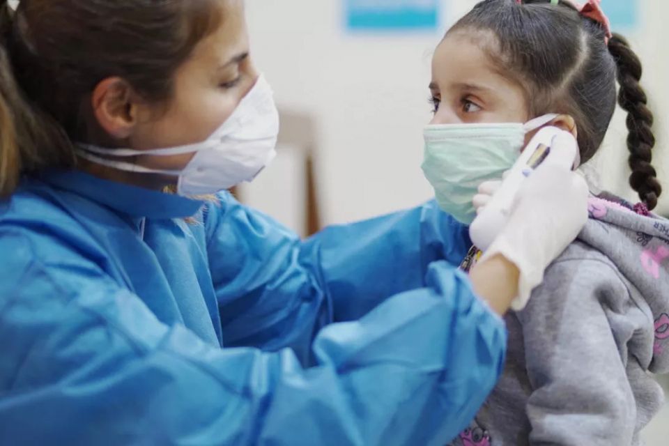 Увага! В Україні поширюються респіраторні інфекції та нові штами COVID-19