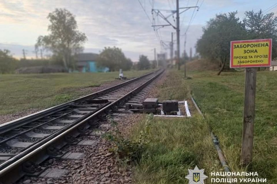 У Коростені під колесами пасажирського потяга загинув чоловік