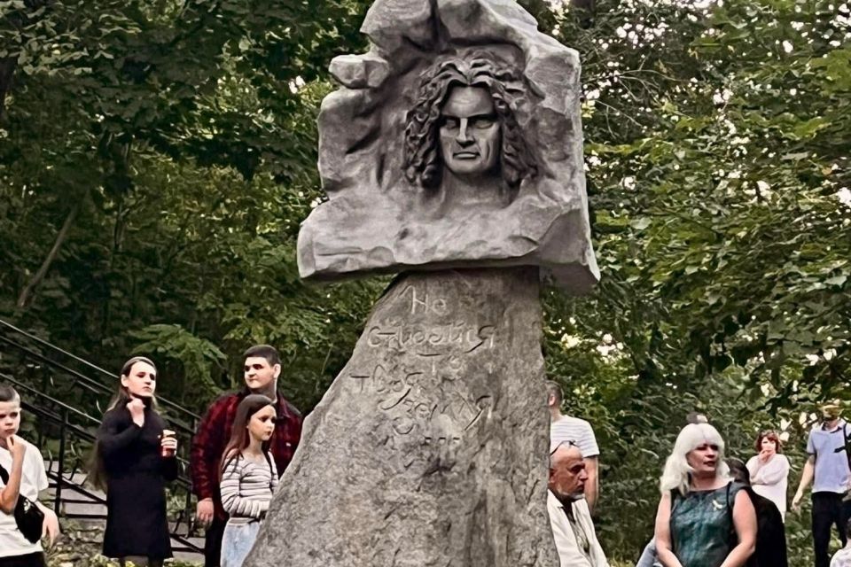 У Коростишеві відкрили пам’ятник Кузьмі Скрябіну