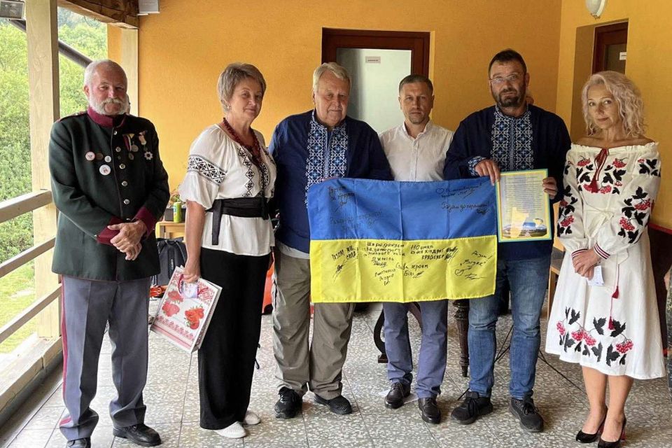 У мудрого народу забагато друзів не буває