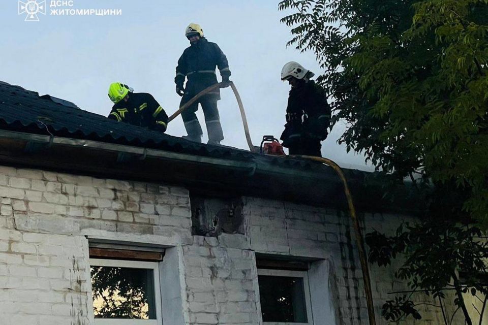 На пожежі в Олевську загинув чоловік, врятовано літню жінку