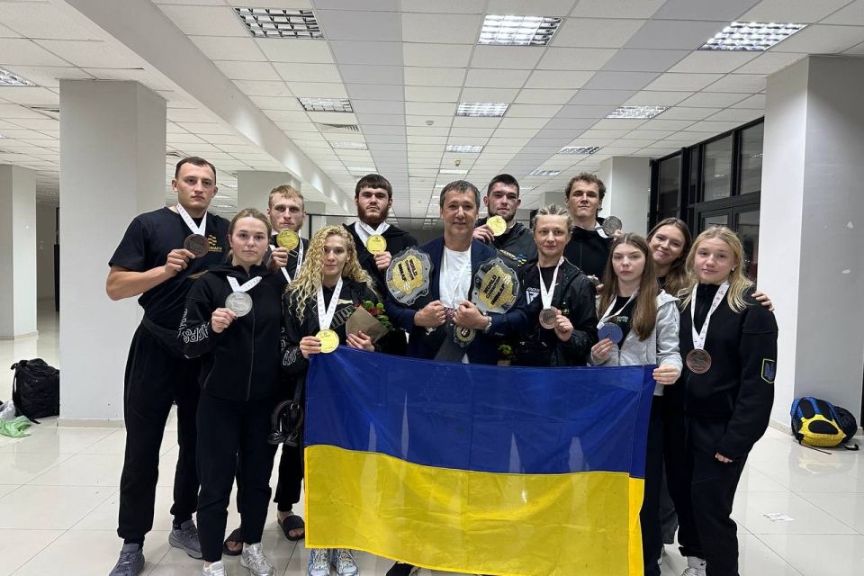 Акріс Агро (група AST) підтримала збірну Україну на чемпіонаті світу з ММА, яка виборола перше місце (Новини компаній)