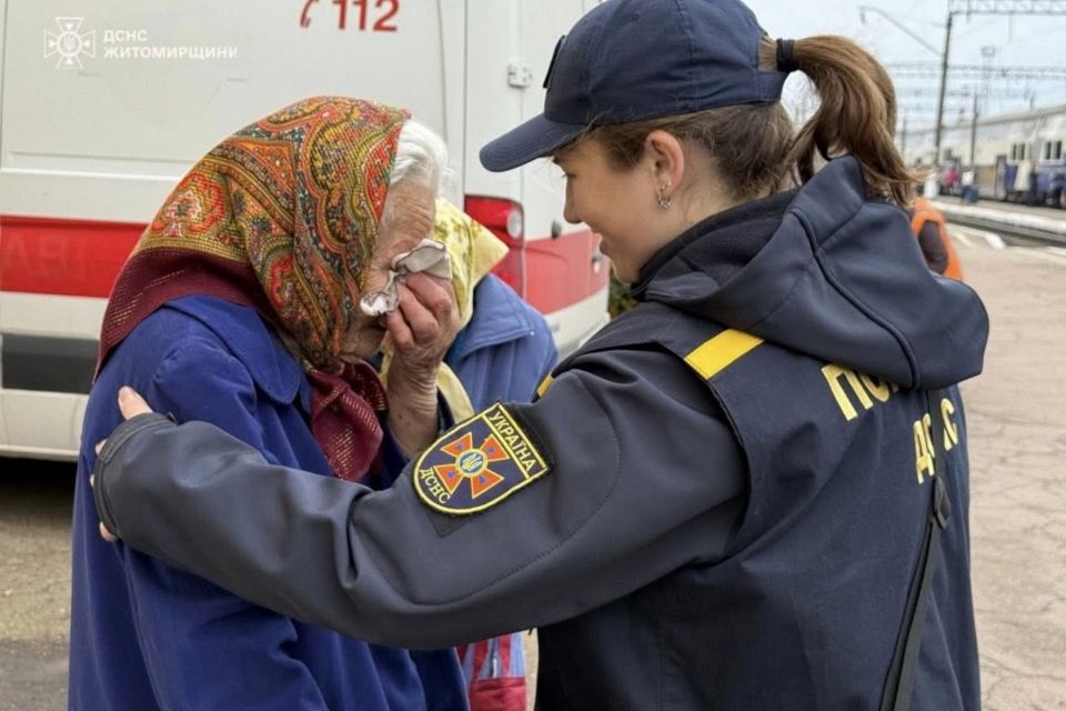 У Бердичів прибув евакуаційний потяг з 30-ма підопічними  геріатричного пансіонату з прифронтових територій