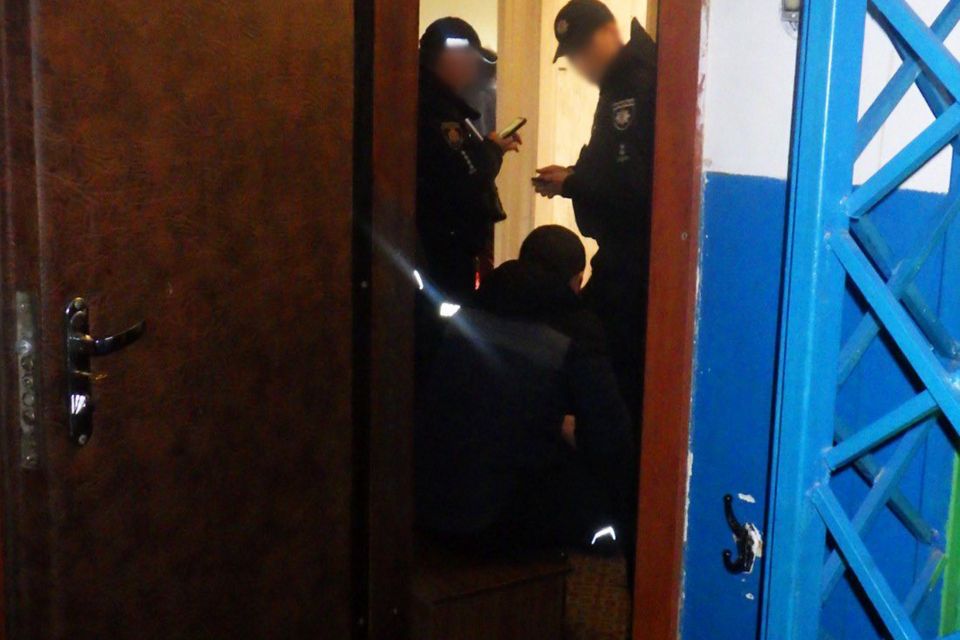 Пришов вибачитися і вдарив ножем у спину: у Житомирі чоловік вбив дружину