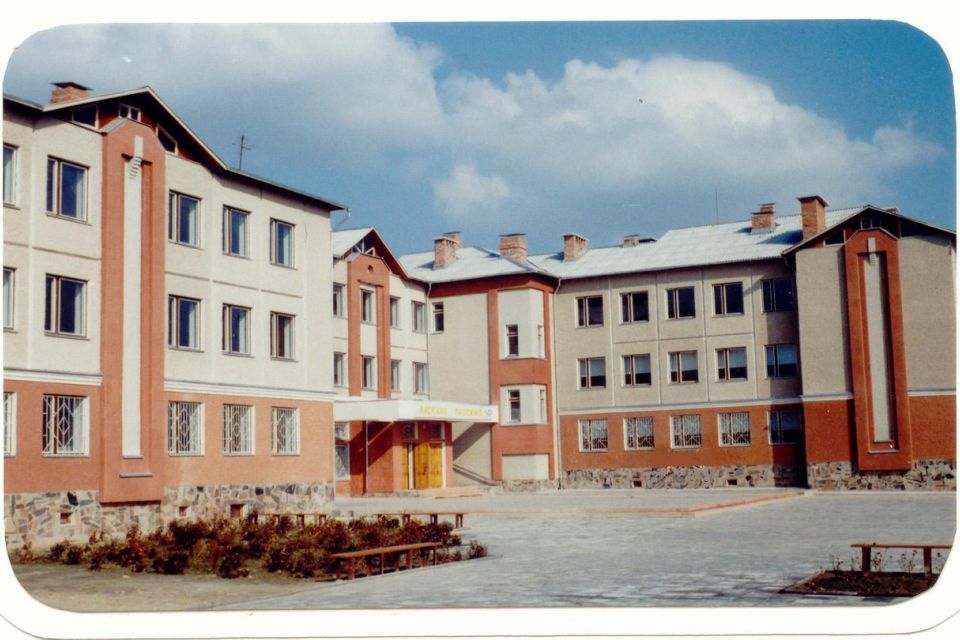 Грибок у сховищі Тетерівського ліцею: діти дихають цвіллю, а у громади “немає коштів”