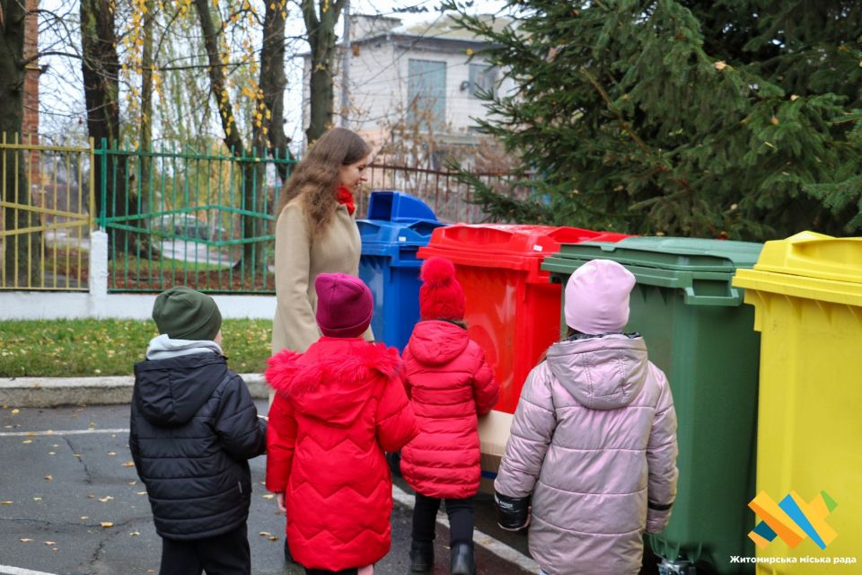 У житомирських садочках з’явилися перші контейнери для різних типів відходів