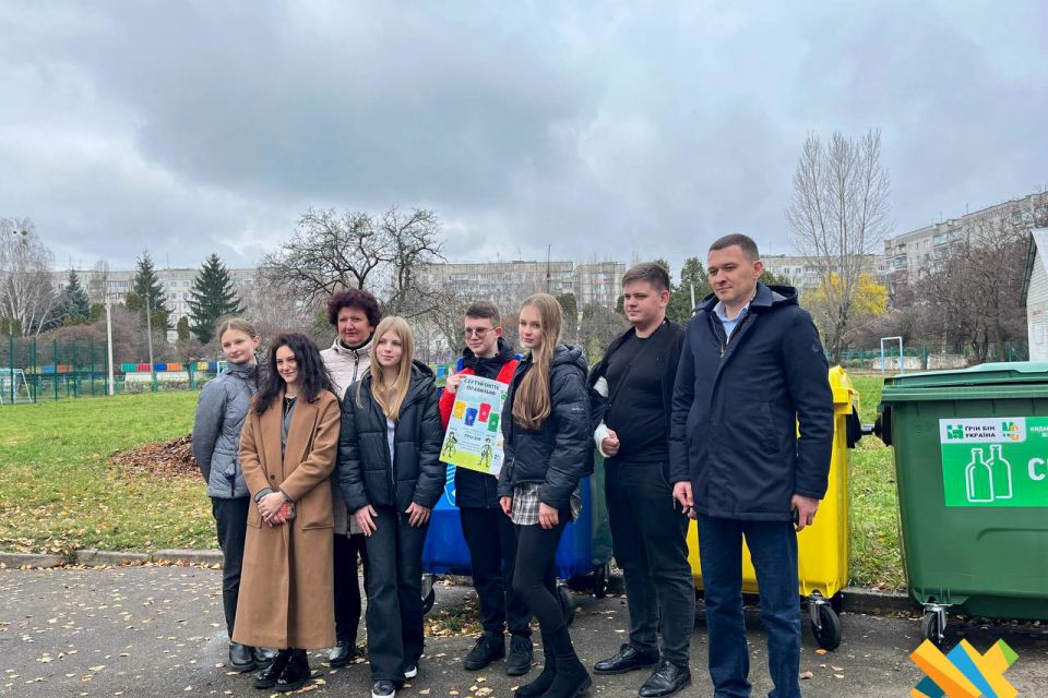 У житомирських ліцеях встановили контейнери для роздільного збору сміття