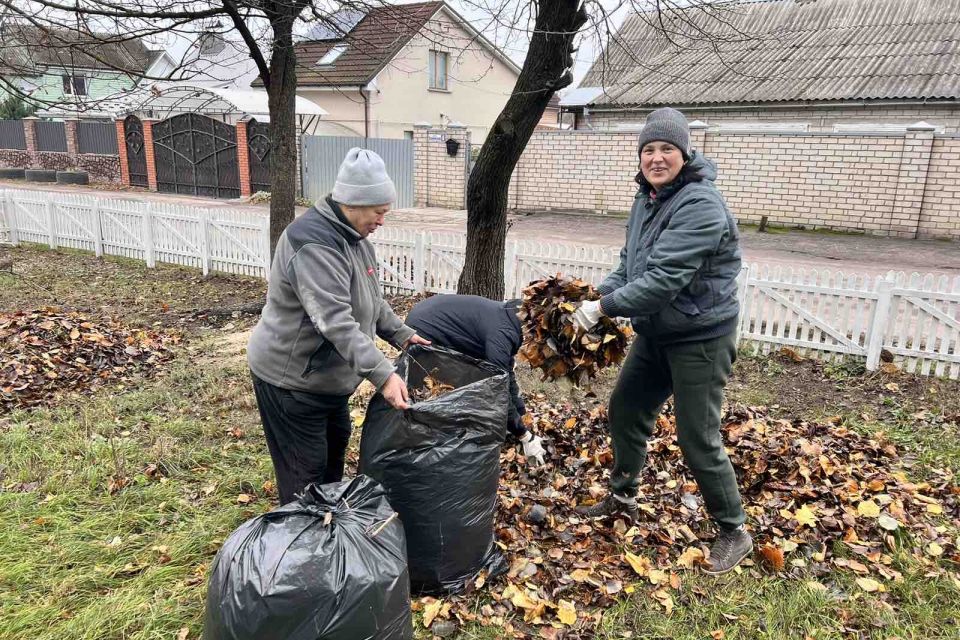 ОСББ Житомира долучилися до осіннього санітарного прибирання