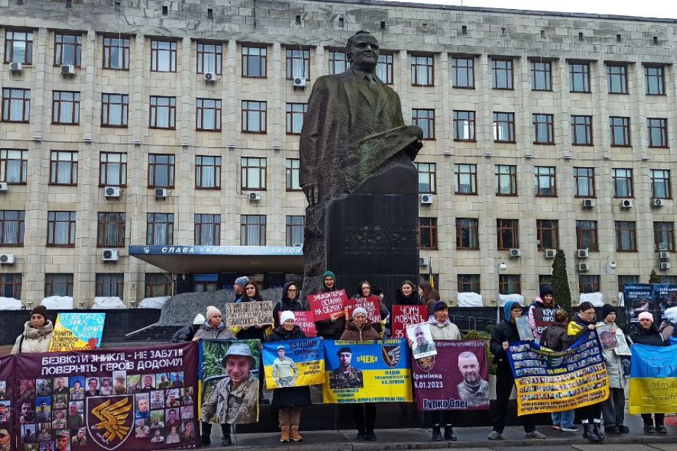 На майдані Корольова у Житомирі відбулася акція-нагадування про полонених та безвісти зниклих захисників