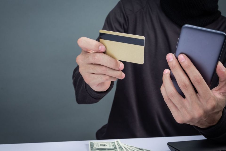 48-річна бердичівлянка втратила 182 тисячі гривень після дзвінка шахраїв