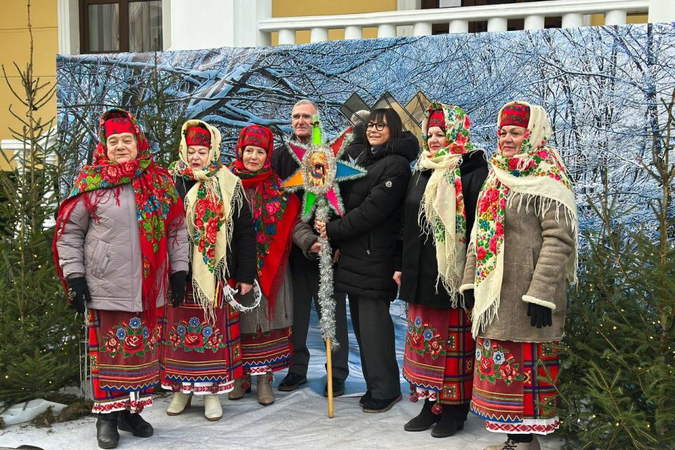 Світло Різдва на Михайлівській: як поліцейські Житомирщини дарували свято містянам