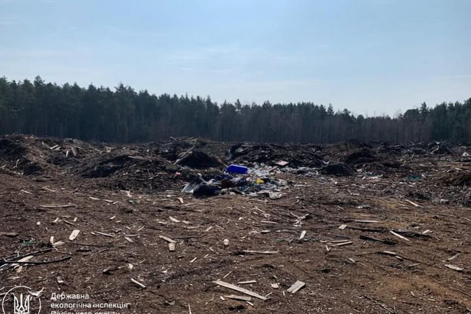 Екоінспекція Поліського округу спільно з прокуратурою відстоюють відшкодування понад 1,6 млн грн збитків за забруднення земель ДСГП «Ліси України»