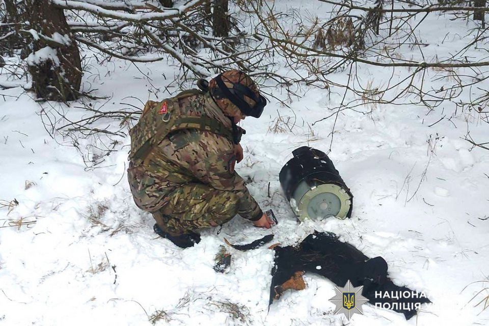 Вибухотехніки поліції Житомирщини застерігають: ворожі безпілотники несуть додаткові засоби ураження