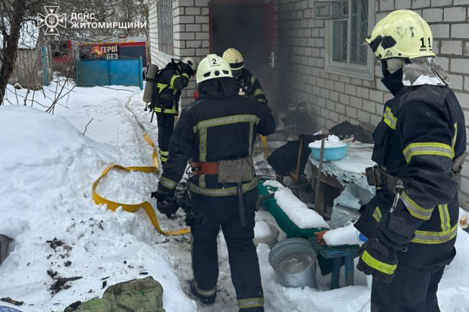 У Житомирському районі під час пожежі в приватній оселі  травмувалася жінка