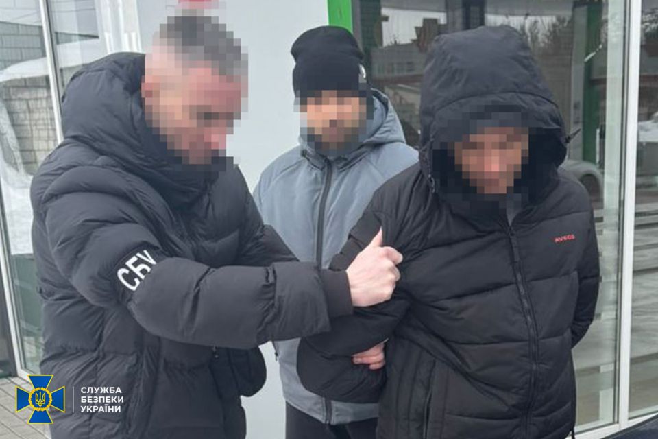 На Житомирщині ліквідовано чергову «ухилянтську схему»: за 10 тис. доларів помічник депутата райради і волонтер обіцяли відстрочку від призову