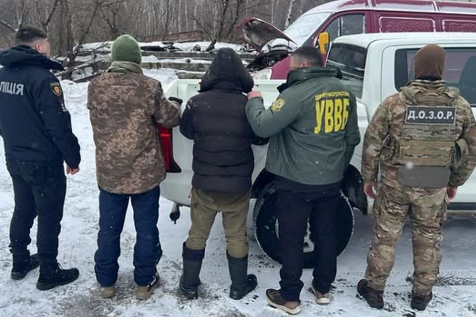 Затримано двох осіб за організацію незаконного переправлення чоловіків за кордон: "послуга" коштувала 16 000 доларів США