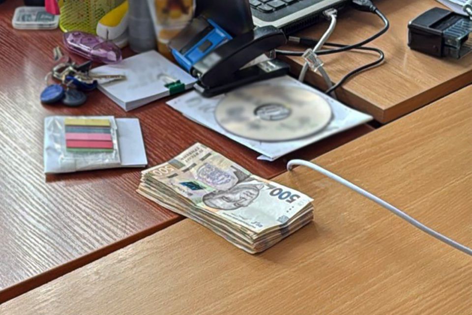 У Житомирі чоловік намагався за хабар 40 тис. грн закрити кримінальну справу