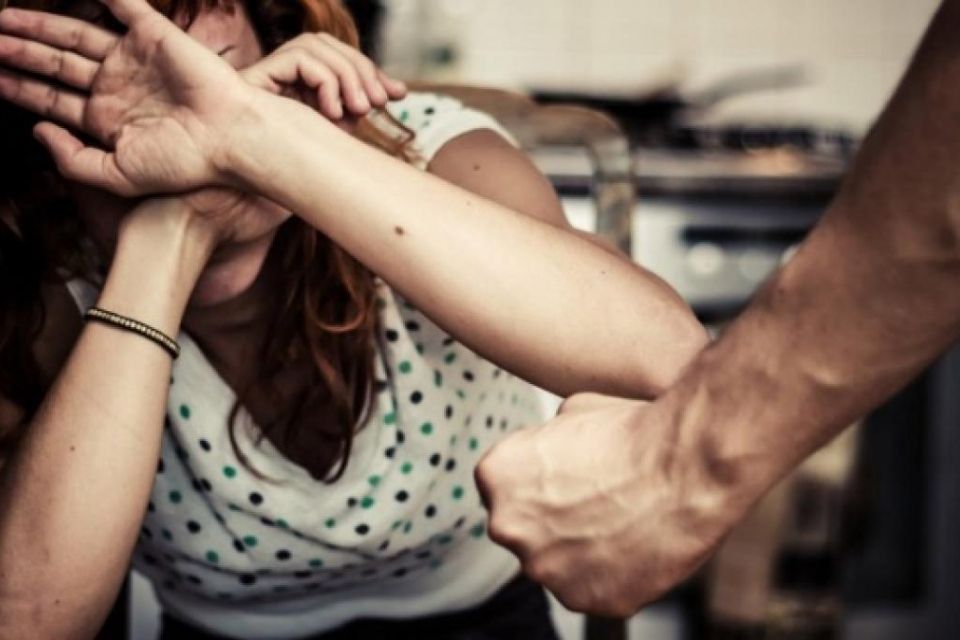 Двоє чоловіків постануть перед судом за домашнє насильство