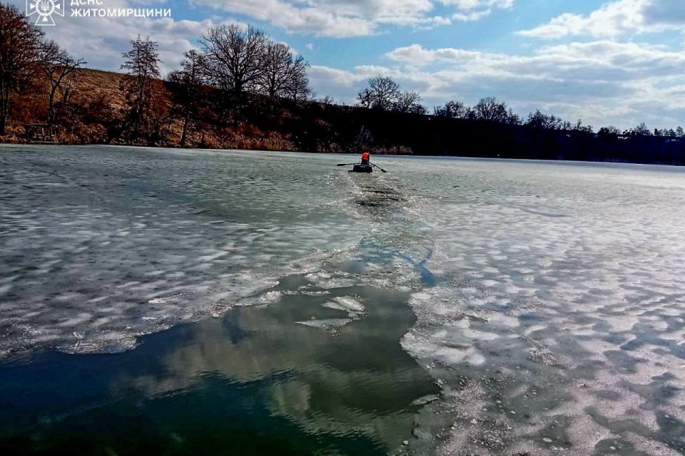 Рятувальники дістали з водойми тіло чоловіка, якого розшукували вже кілька днів