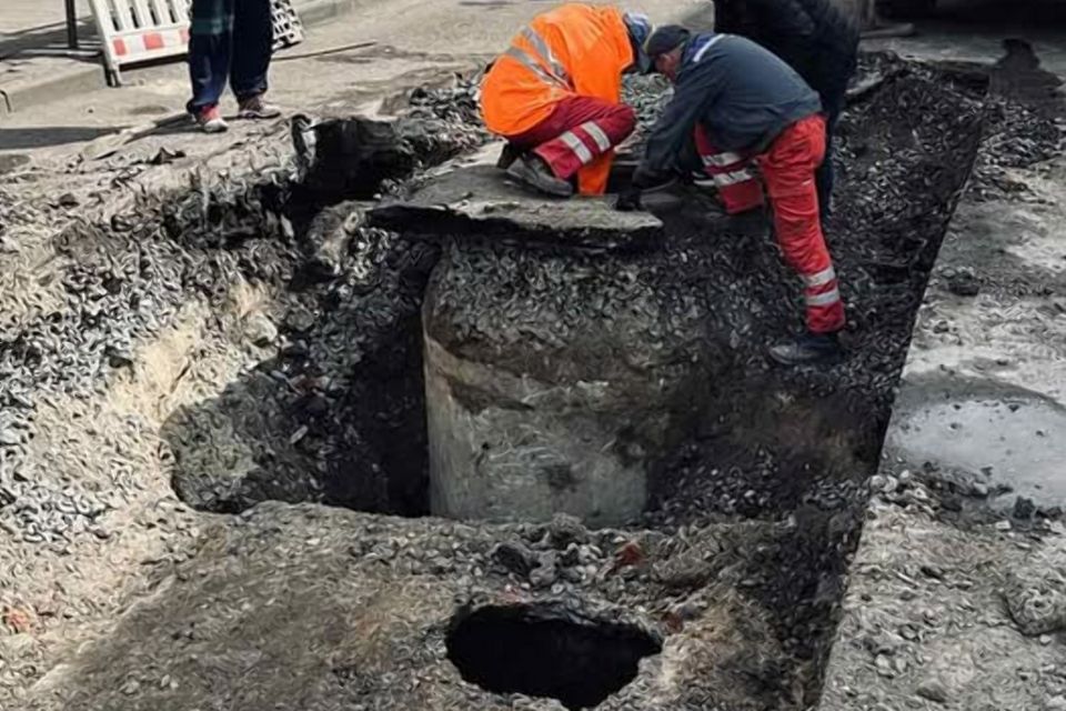 На перехресті  вулиць І. Мазепи - Київська утворилося провалля