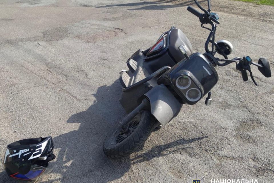 На Коростенщині поліцейські керманич електровелосипеда збив жінку — потерпіла госпіталізована