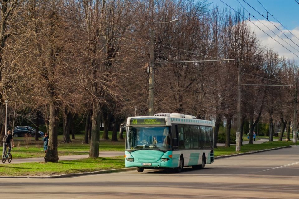 У Житомирі напредодні поминальних днів побільшає рейсів до міського кладовища
