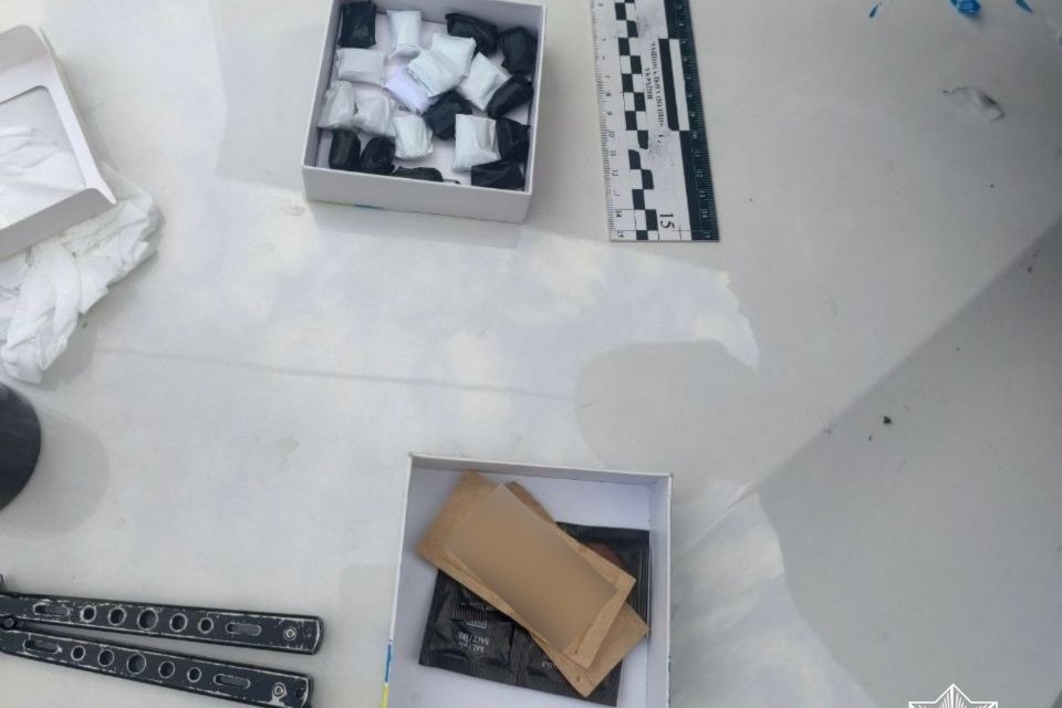 У Житомирі патрульні виявили у перехожого наркотичні речовини