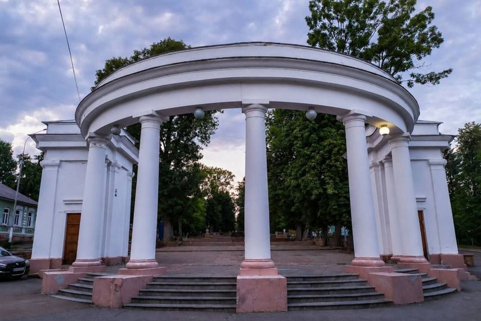 У Шодуарівському парку оновлять вхідну колонаду, збудовану у 1938-му році