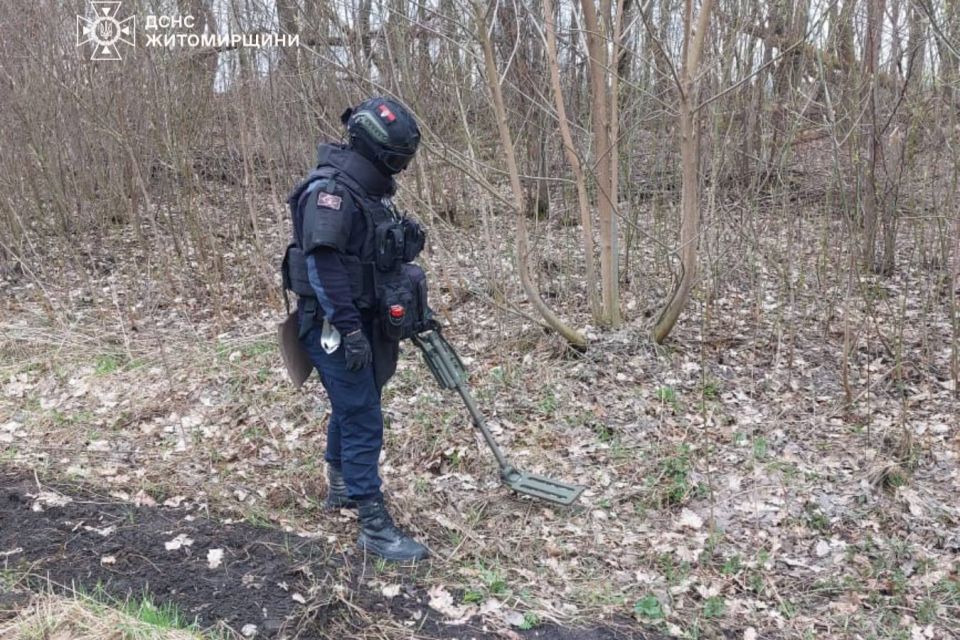 У селі Кам’янка піротехніки ДСНС знищили артснаряд часів Другої світової війни