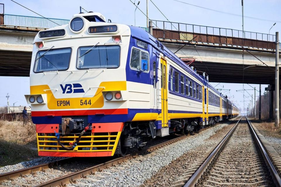 Укрзалізниця повідомила про зміну маршрутів приміських поїздів в напрямку Коростеня