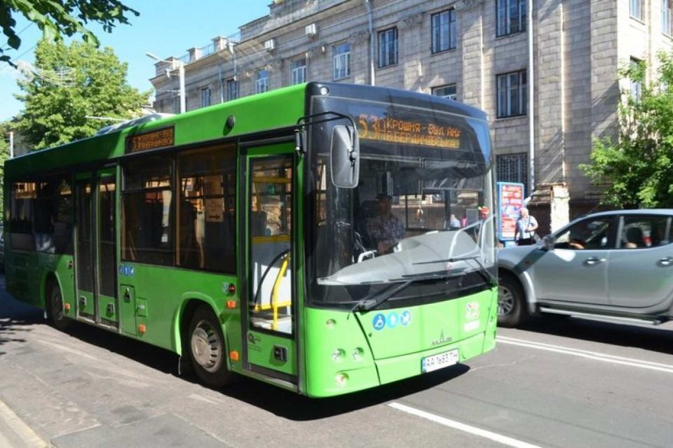 До уваги пасажирів: зміни графіків руху автобусного маршруту №1