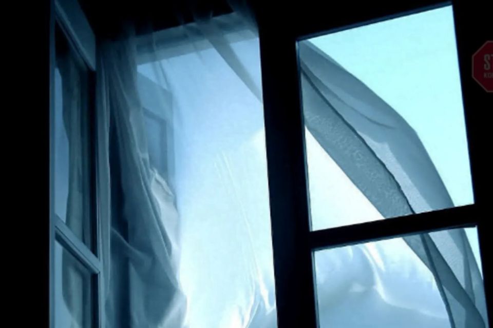 У Житомирі  випала з вікна 18-річна дівчина: поліція з’ясовує обставини трагедії
