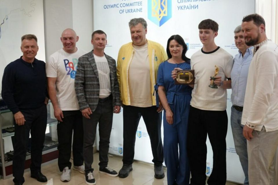 Віталій Бунечко долучився до нагородження найкращих юних спортсменів за результатами березня та квітня. НОК України