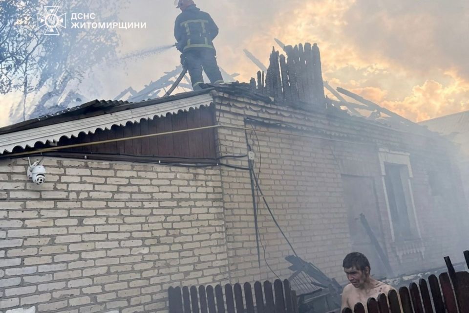 У Печанівці пожежа знищила дах будинку і господарську будівлю