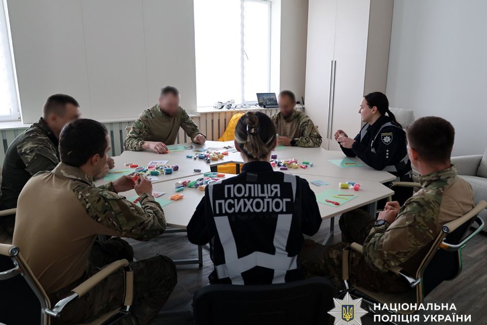 У Житомирі поліцейські пройшли арт-терапевтичний захід для емоційного відновлення