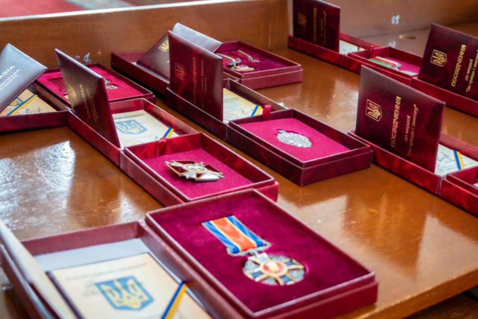 На початку 31-ї сесії обласної ради відзначили державними нагородами жителів Житомирщини