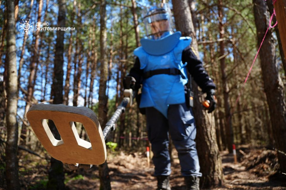 Сапери ДСНС очищують території Малинської громади від вибухонебезпечних предметів