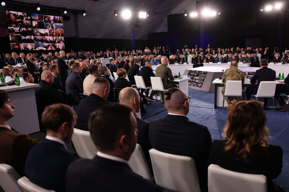 Указом Президента України в Конгресі місцевих та регіональних влад створено Палату регіональних молодіжних Конгресів