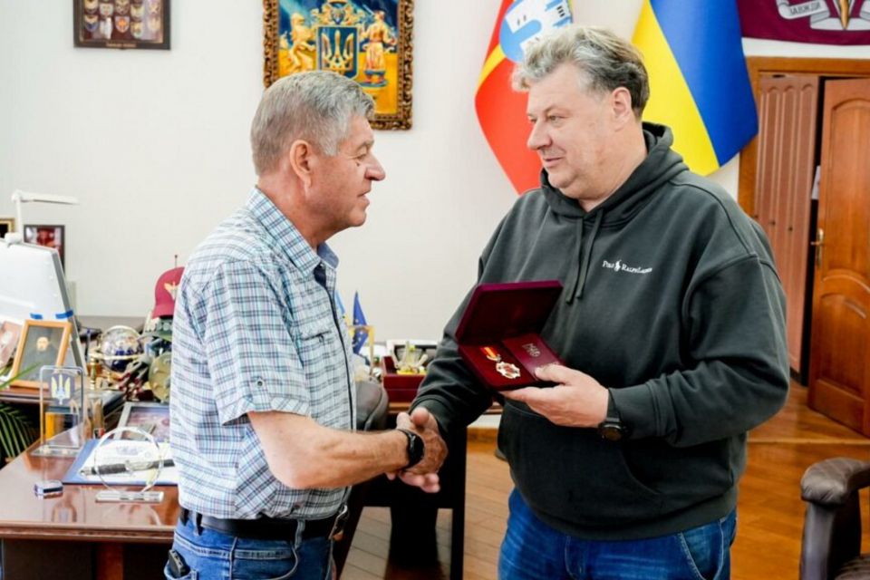Віталій Бунечко вручив орден «За заслуги перед Житомирщиною» Миколі Галичу