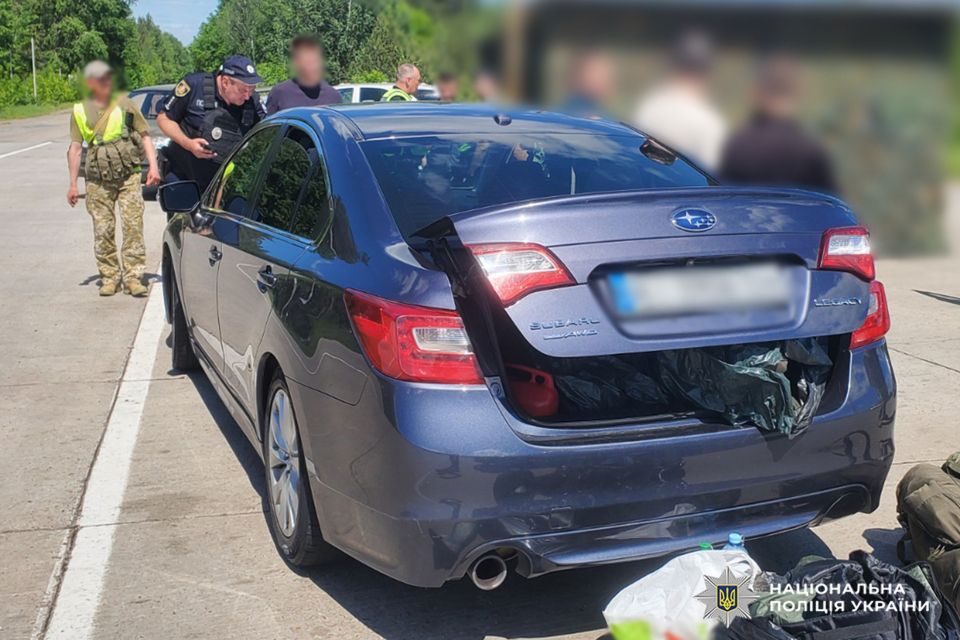 «Трансфер» до прикордоння: на Коростенщині поліцейські затримали підозрюваного в сприянні незаконному перетину кордону військовозобов’язаними
