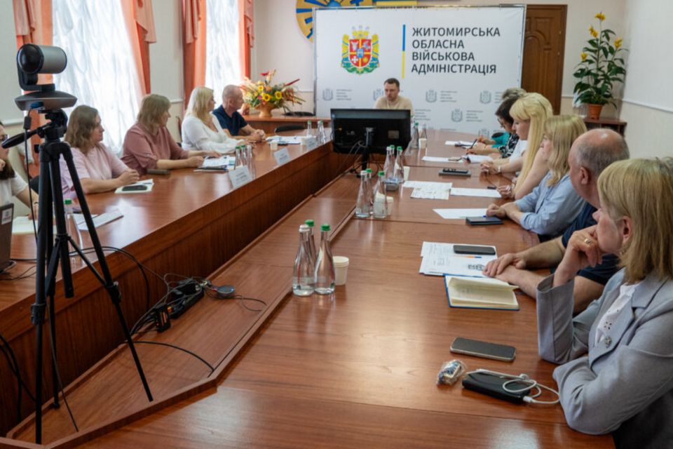 На Житомирщині обговорили алгоритм впровадження послуги супроводу під час інклюзивного навчання