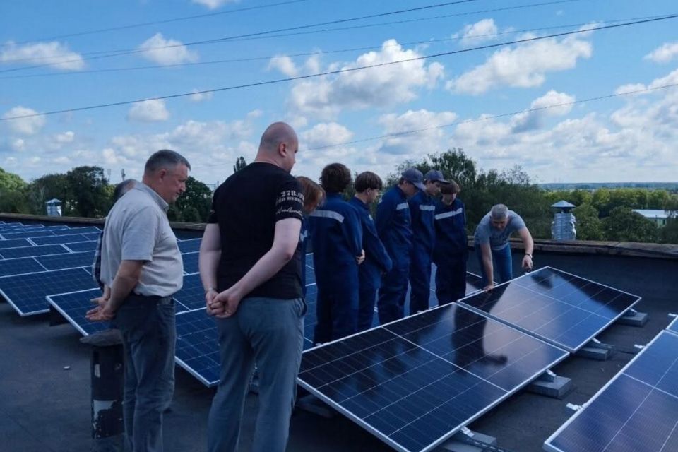 На шляху до енергетичної незалежності: у Житомирському коледжі введено в експлуатацію сонячну електростанцію