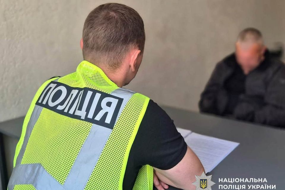 У Житомирі грабіжник, погрожуючи пістолетом, зірвав з жінки золотий ланцюжок