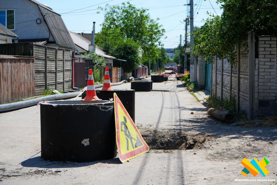 У провулку Селецькому в Житомирі триває будівництво нової каналізаційної мережі