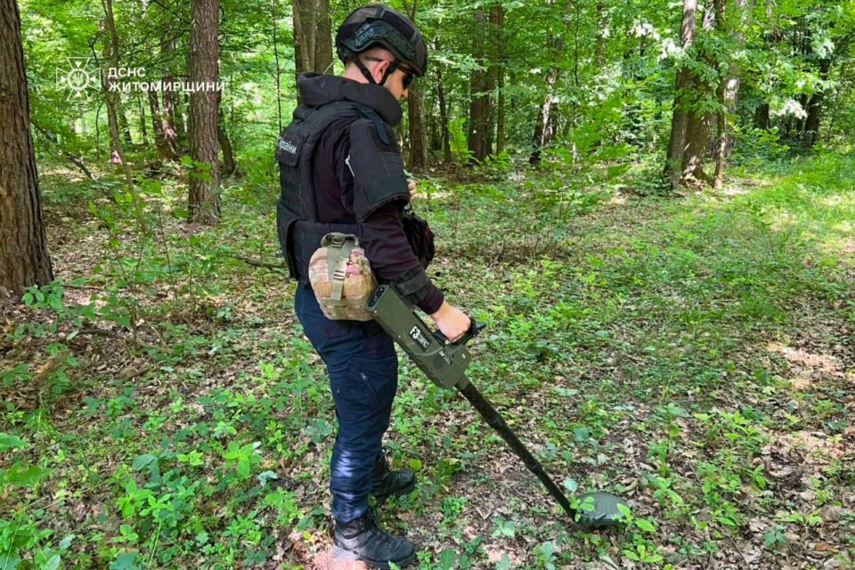 Поблизу села у Житомирського району піротехніки ДСНС знешкодили артилерійський снаряд часів минулих війн