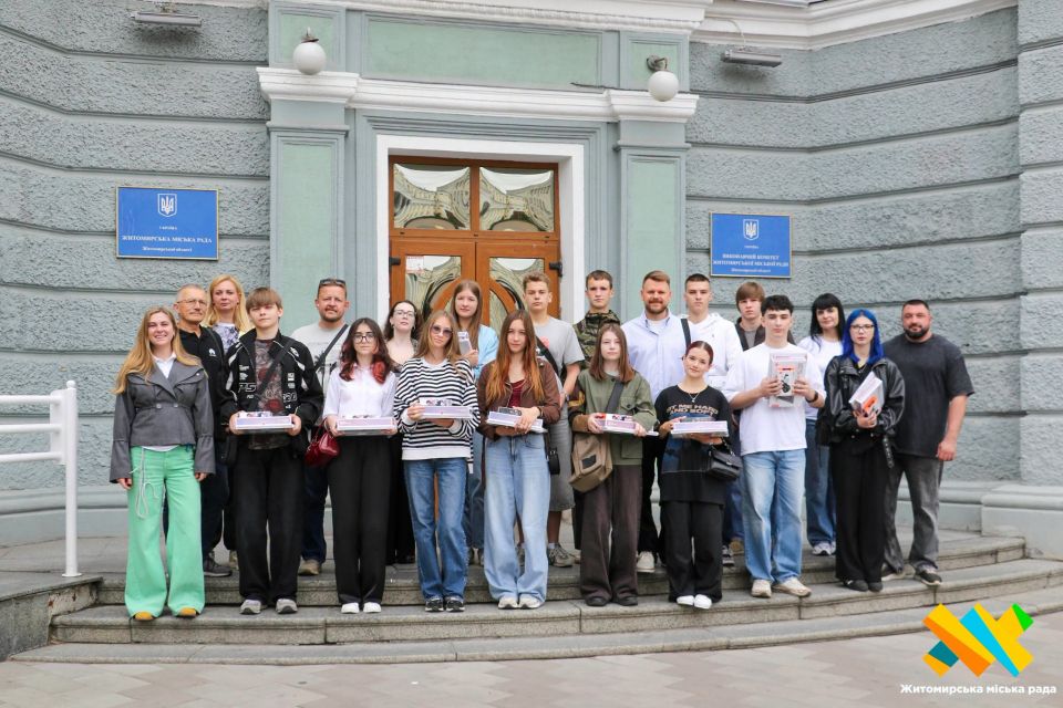 Випускники ліцеїв із родин загиблих Захисників отримали планшети для навчання