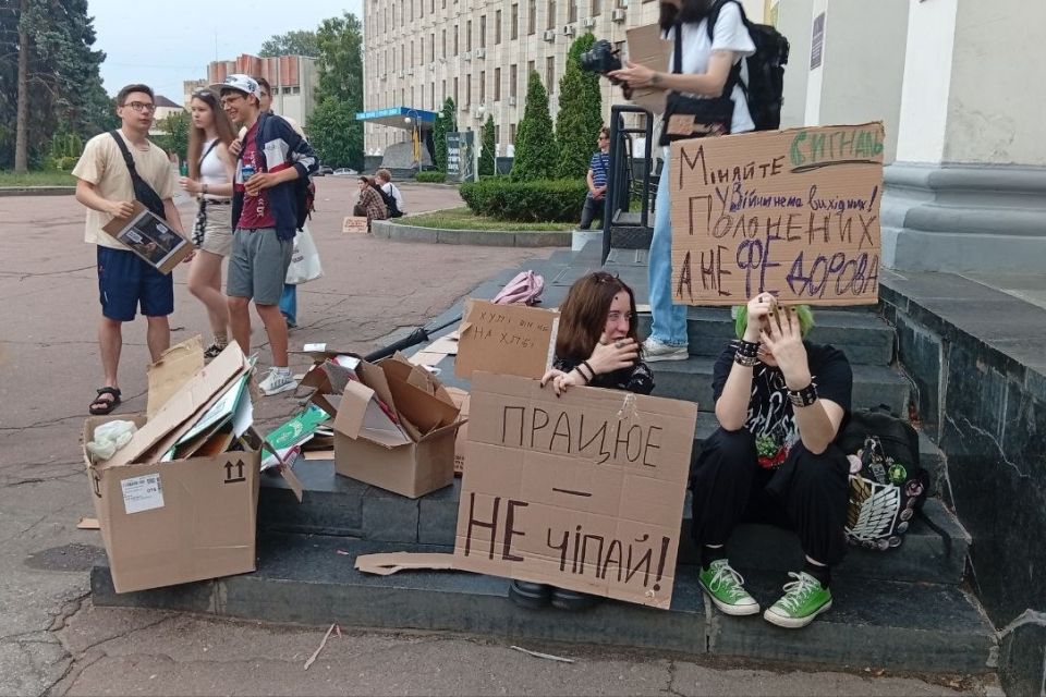Житомир четвертий день поспіль протестує: містяни знову вийшли на майдан Корольова. ФОТО