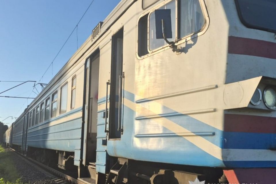 У Бердичівському районі поїзд смертельно травмував чоловіка, який раптово вибіг на залізничні колії