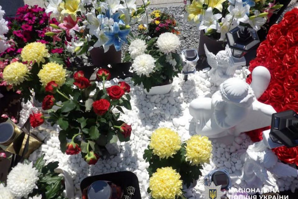 У Звягелі поліцейські розшукали причетного до наруги над могилою полеглого захисника України