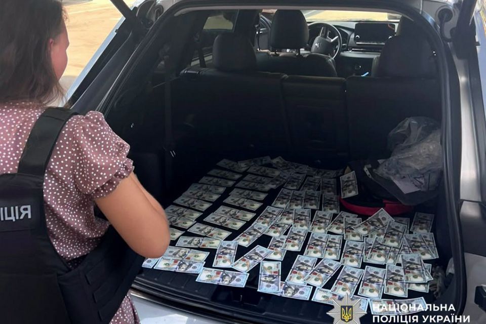 15 тисяч доларів за «квиток за кордон»: 28-річний житомирянин організував схему переправлення чоловіків призовного віку за межі країни